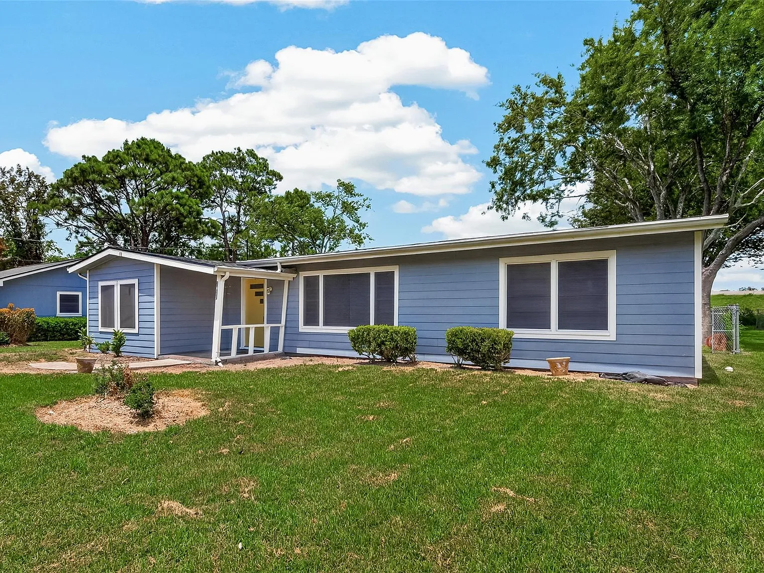 4 bed, 2.0 bath, 1496 sqft, $1,850 — Photo 2