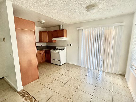 4th image of 234 Dahlia Ave #C