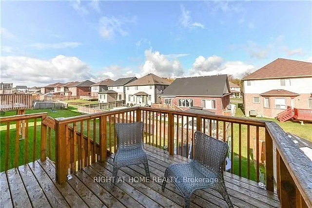 49 Curzon Cres — Photo 11