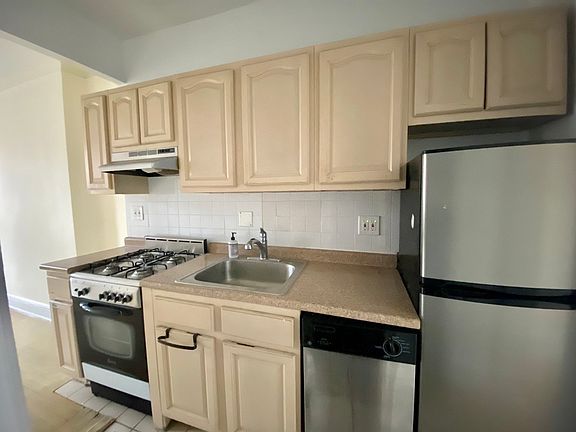 4th image of 66 Lafayette Ave #2F