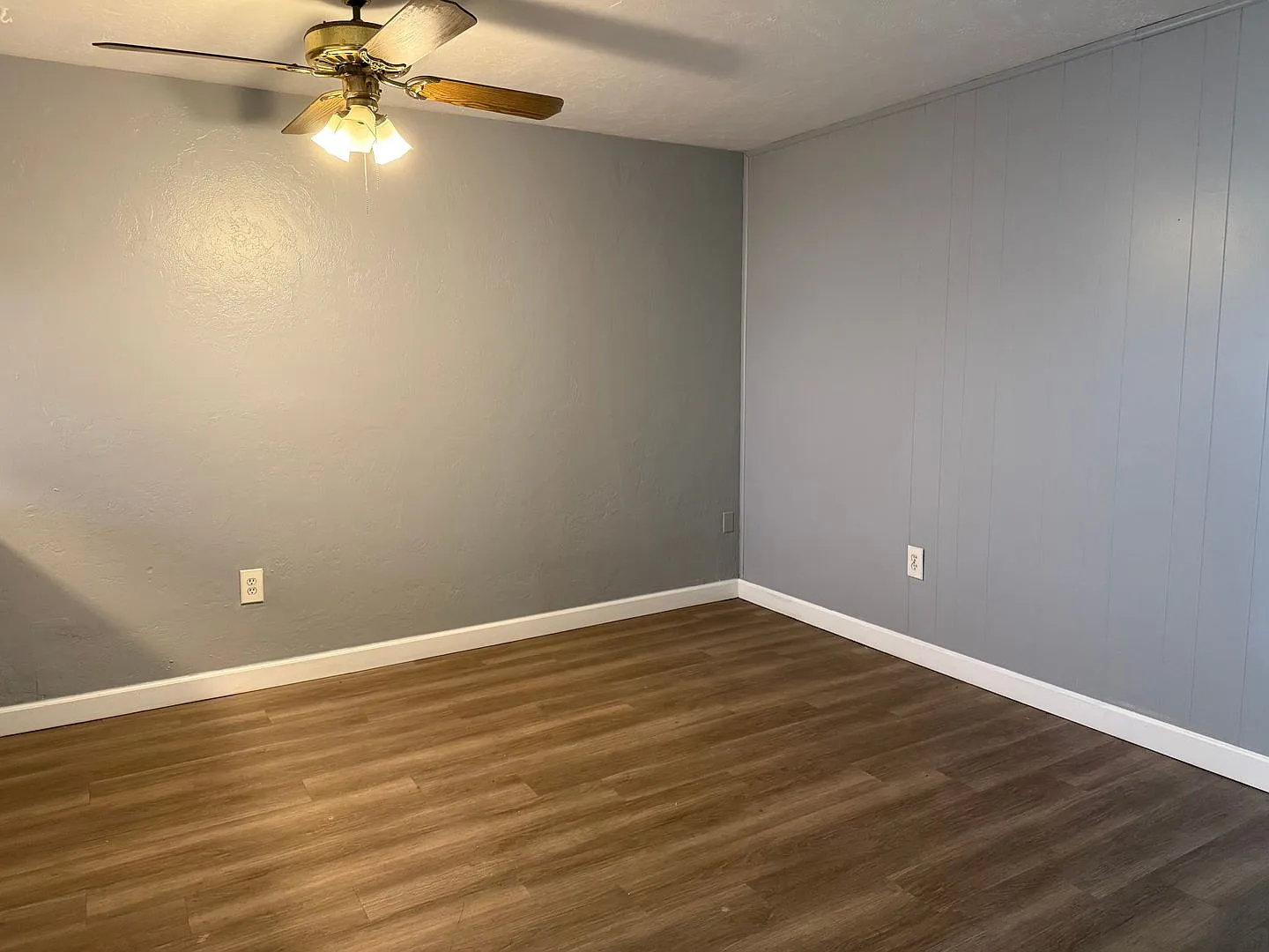 * Move In Special * One Month Free!! Spacious 876 Sf Unit - 2 Bd / 1 Ba Near Uf - Brandywine Condos — Photo 2
