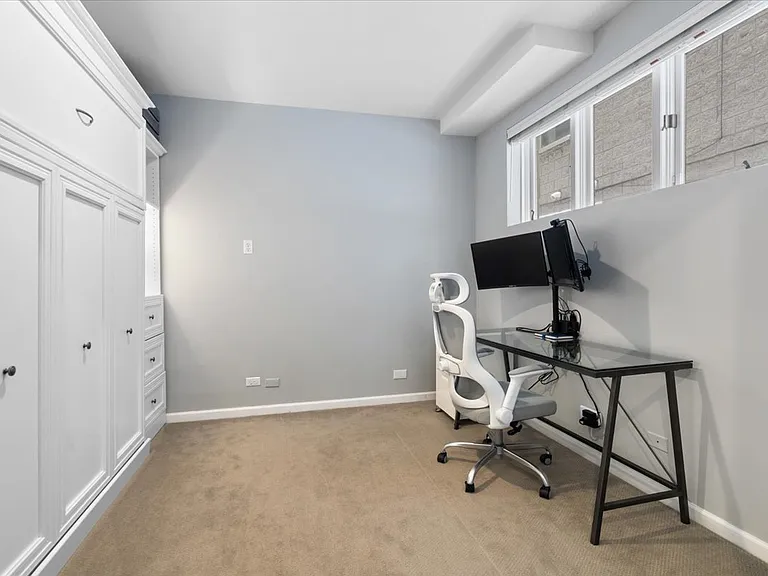 1310 W Fletcher St #1E — Photo 23