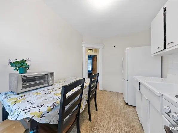 171 Madeline Ave, Clifton, NJ 07011