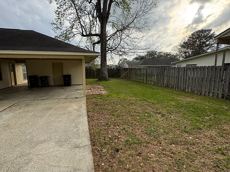 1413 Briarhurst Dr — Photo 52
