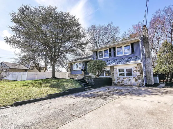 2 Green Ridge Rd, Voorhees, NJ 08043