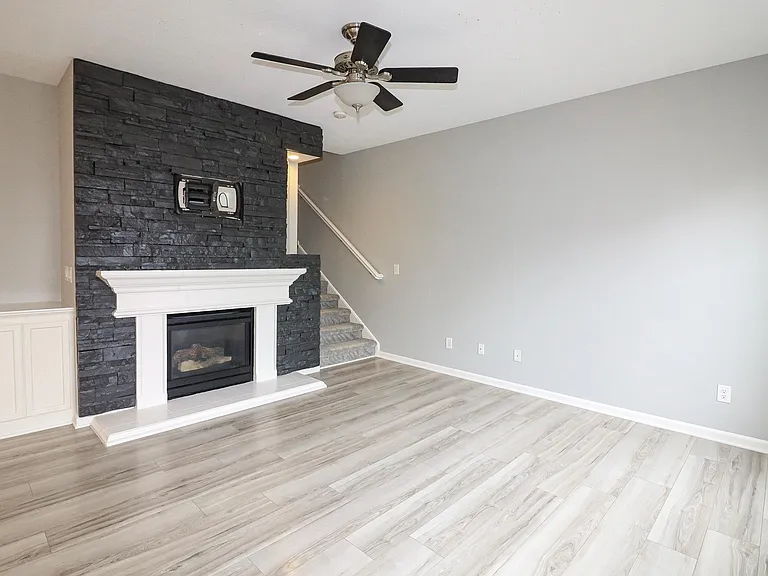 13539 Erlen Dr — Photo 33