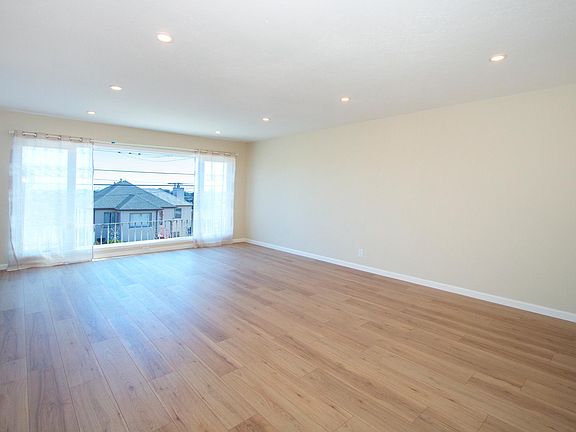 3rd image of 413 Acacia Ave