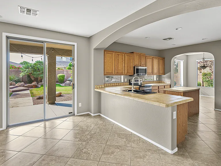 4129 E Clubview Dr — Photo 2