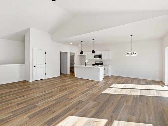 3rd image of 409 Ridge Ct