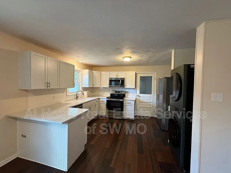 2 bed, 1.5 bath, $1,530 — Photo 3