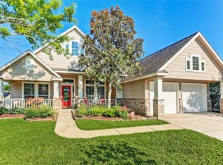 1902 Boulder Oaks Ln, Sugar Land, TX 77479