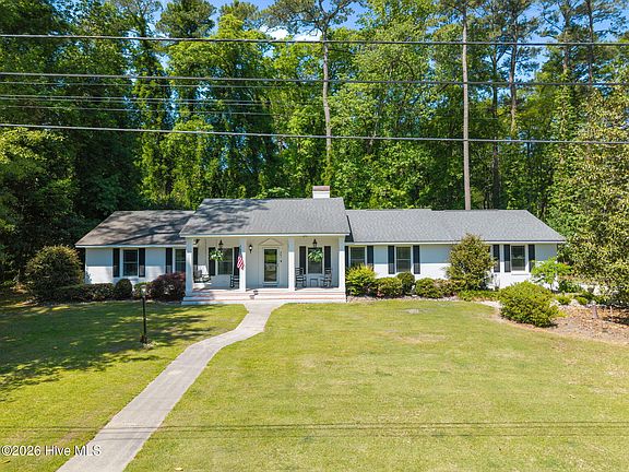 3rd image of 201 Camelia Drive