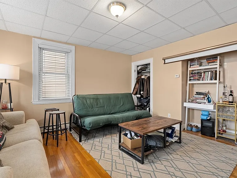 674 Saratoga St #2B — Photo 2