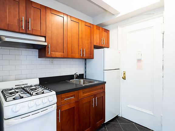 4th image of 215 W 83rd St APT 5A