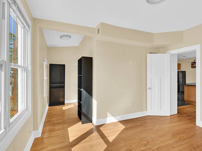 2839 W Nelson St #2 — Photo 6