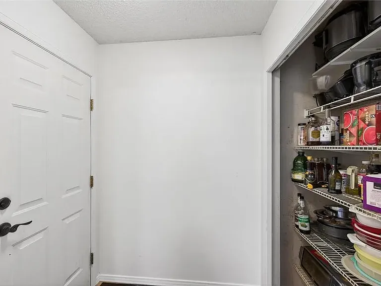 943 Serenity Cir — Photo 14