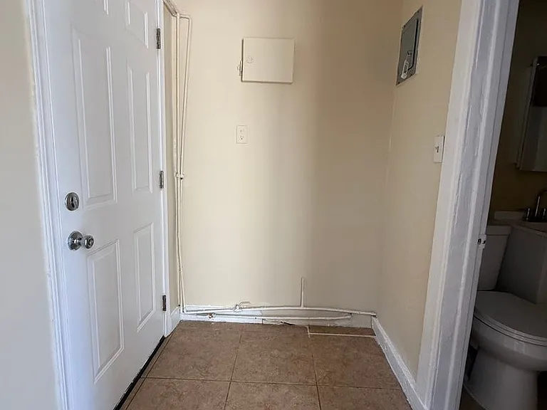 2424 E 4th St — Photo 5