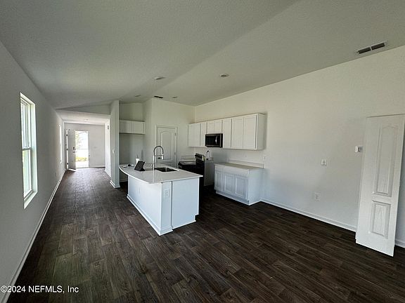 4th image of 2260 SPIDER LILY Lane