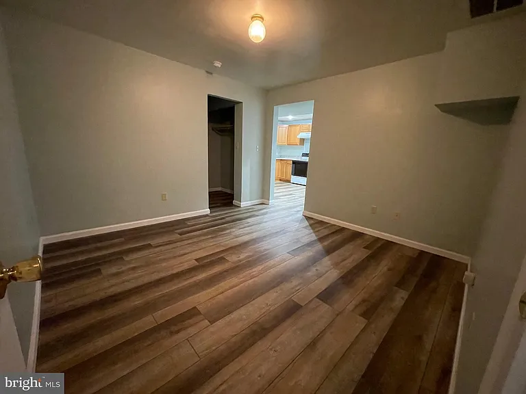 21707 Harrison St — Photo 29