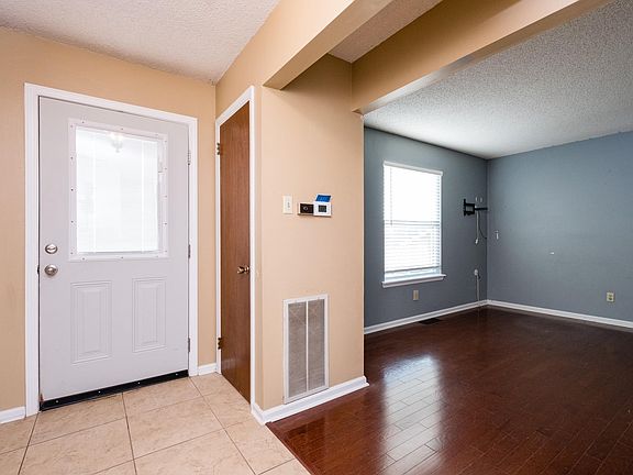 2nd image of 8 Red Maple Ct