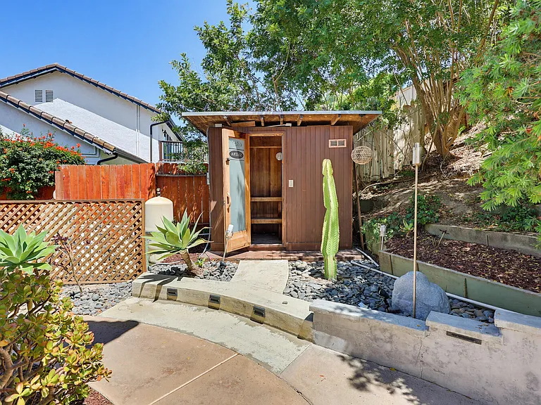 1609 Honeysuckle Ct — Photo 22