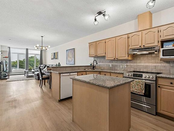 3rd image of 103 N 10th Ave NW #401