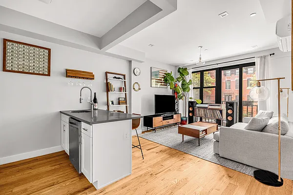 Sold by Sotheby's International Realty | media 2