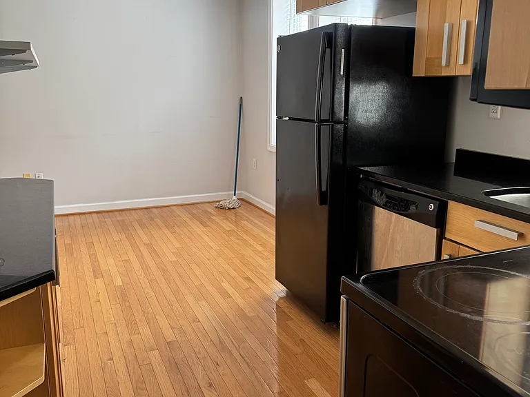 314 V St NE #205 — Photo 7