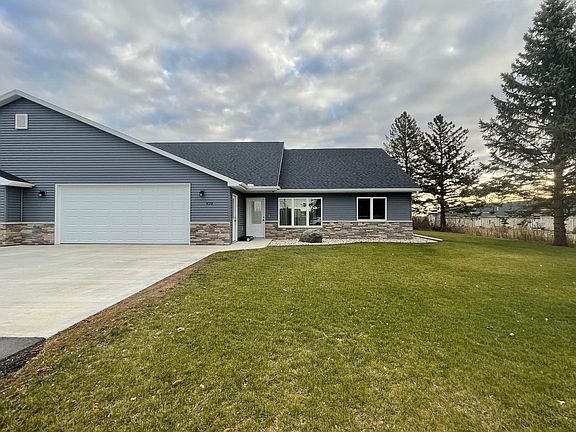 6 years old, 1800+ SF 3BR Duplex, on 3/4 acre lot with mature trees