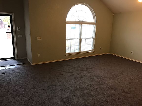 3rd image of 1817 Creekside Dr