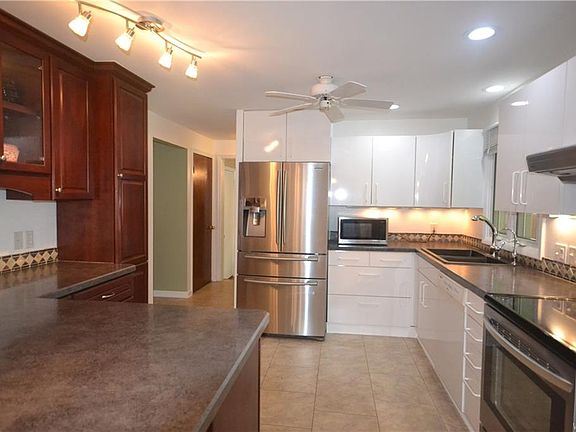 3rd image of 180 Heather Hill Dr