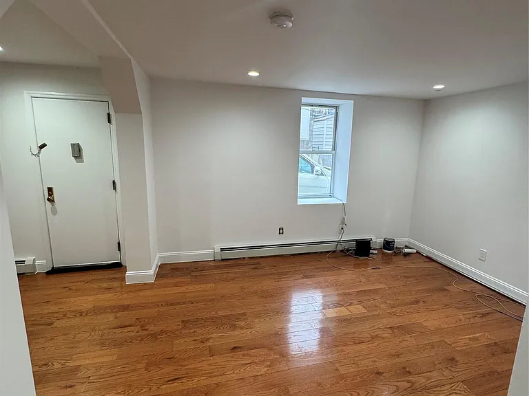 2031 Tomlinson Ave #1R — Photo 4