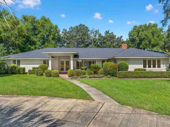 801 Bay Cliffs Rd, Gulf Breeze, FL 32561