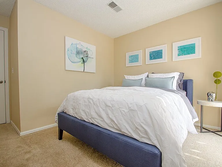 Rock Peak on Sunset Apartments — Photo 13