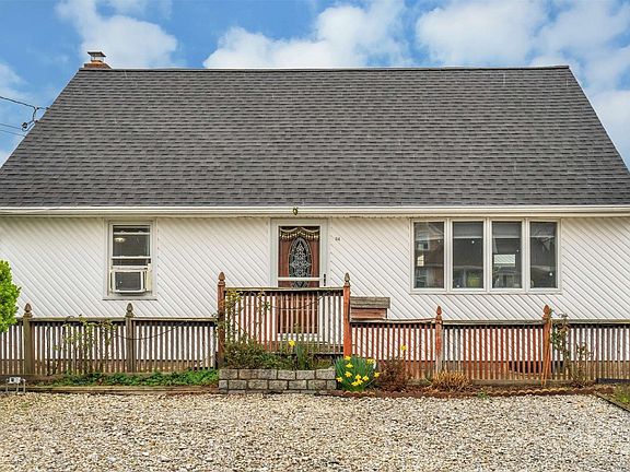3rd image of 24 Ferney St