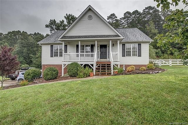 1st image of 144 Autumn Woods Blvd