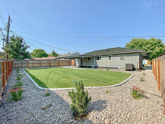2nd image of 405 Ramona Ave