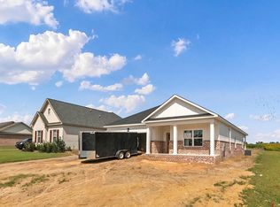 266 Weeping Willow Trl, Headland, AL 36345