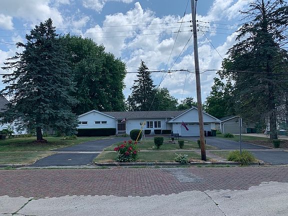 5th image of 825 Arnold St