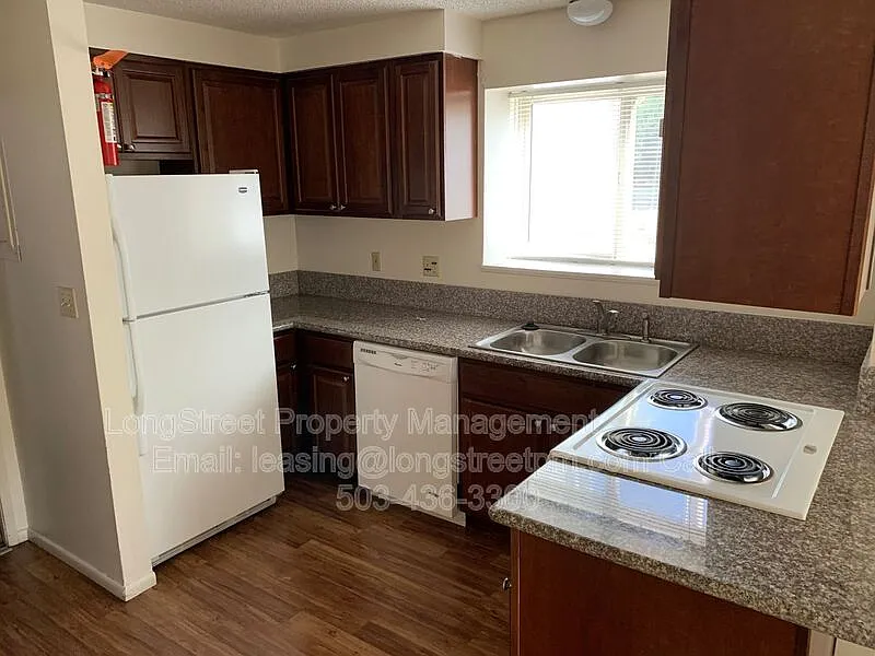 Building Photo - 1765 NW Van Buren Ave #4
