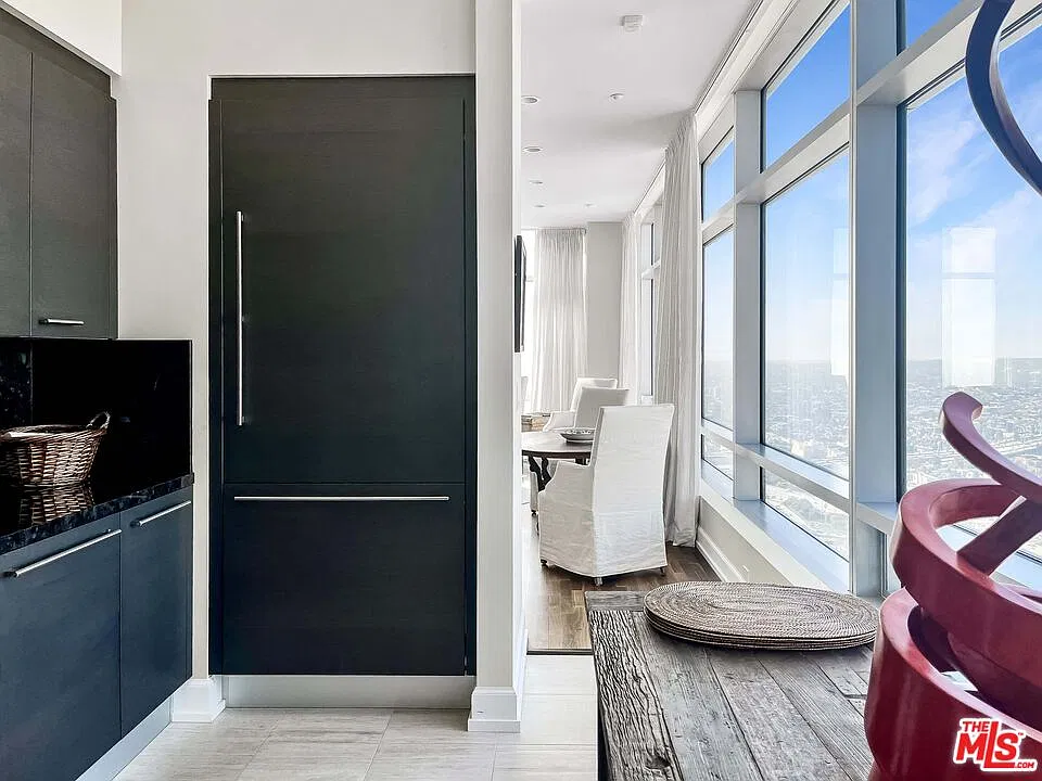 2 bed, 3.0 bath, 2000 sqft, $8,699 — Photo 3