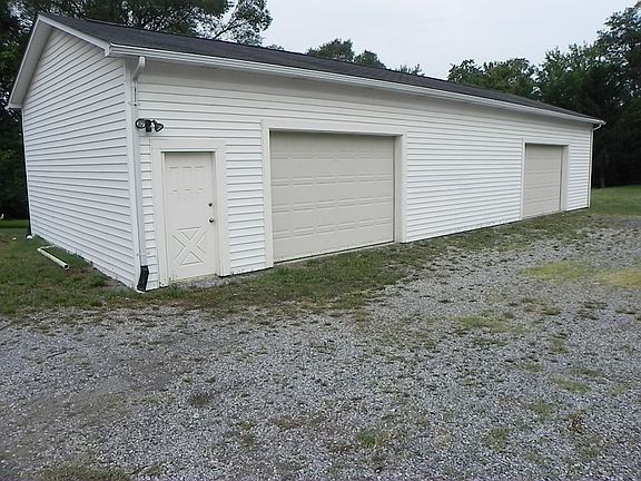 3rd image of 880 E Washington Ave