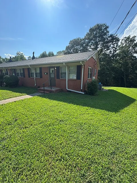 2 bed, 800 sqft, $1,050 — Photo 2