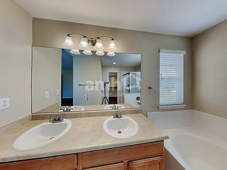 25568 E Glasgow Pl — Photo 16