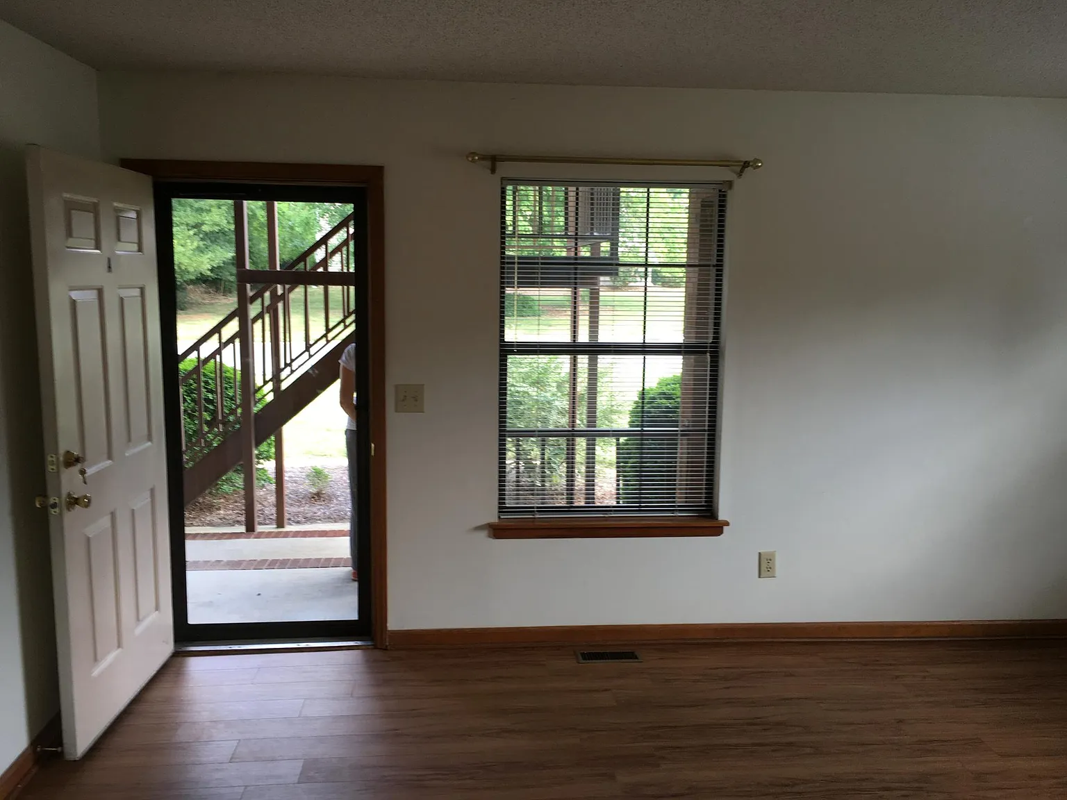 1 bed, 720 sqft, $900 — Photo 3