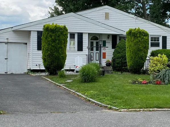 235 E 1st Street, Deer Park, NY 11729