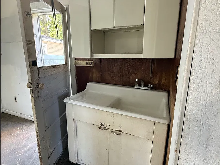 1700 W Grand Ave — Photo 7