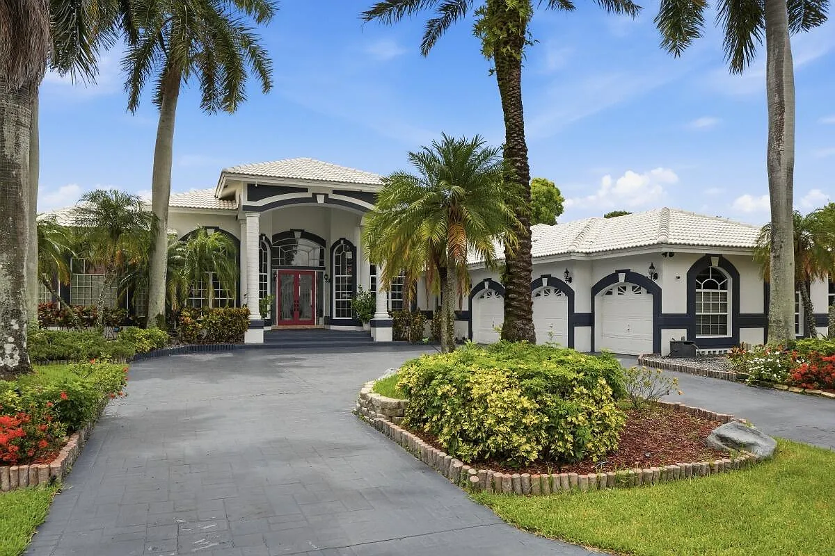 5 bed, 4.5 bath, 3582 sqft, $7,950 — Photo 3