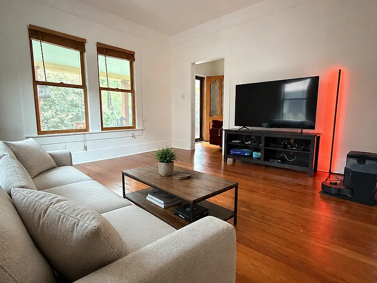 1211 Garden St — Photo 7