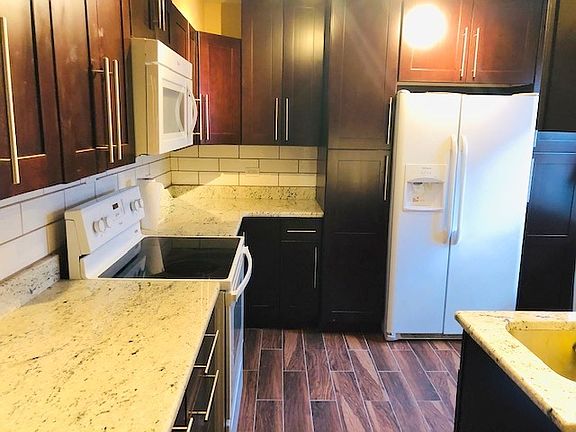 4th image of 4708 Main St #C